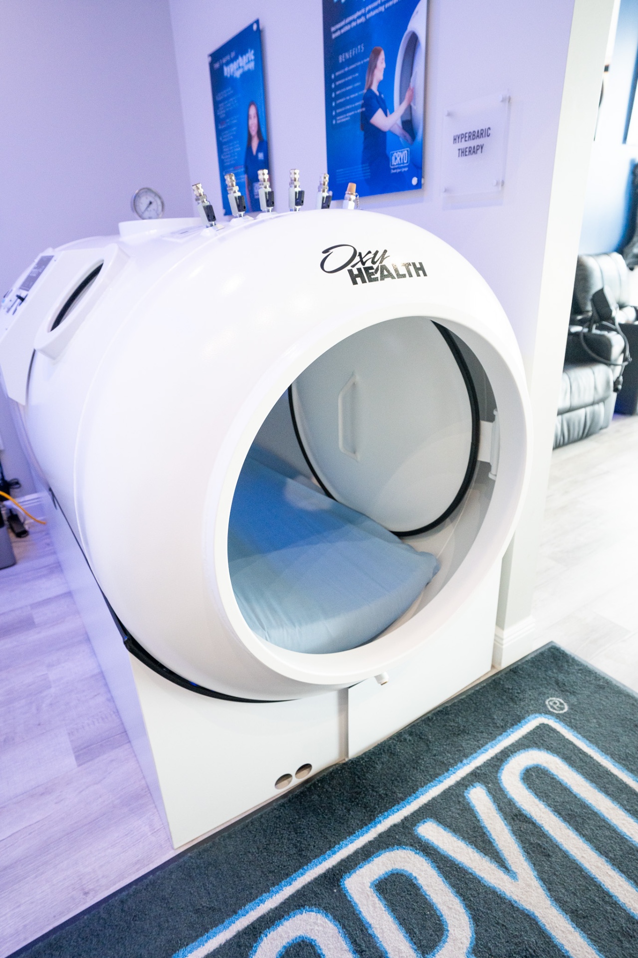 OxyHealth Fortius 420 hard-shell hyperbaric chamber at iCRYO SouthPark