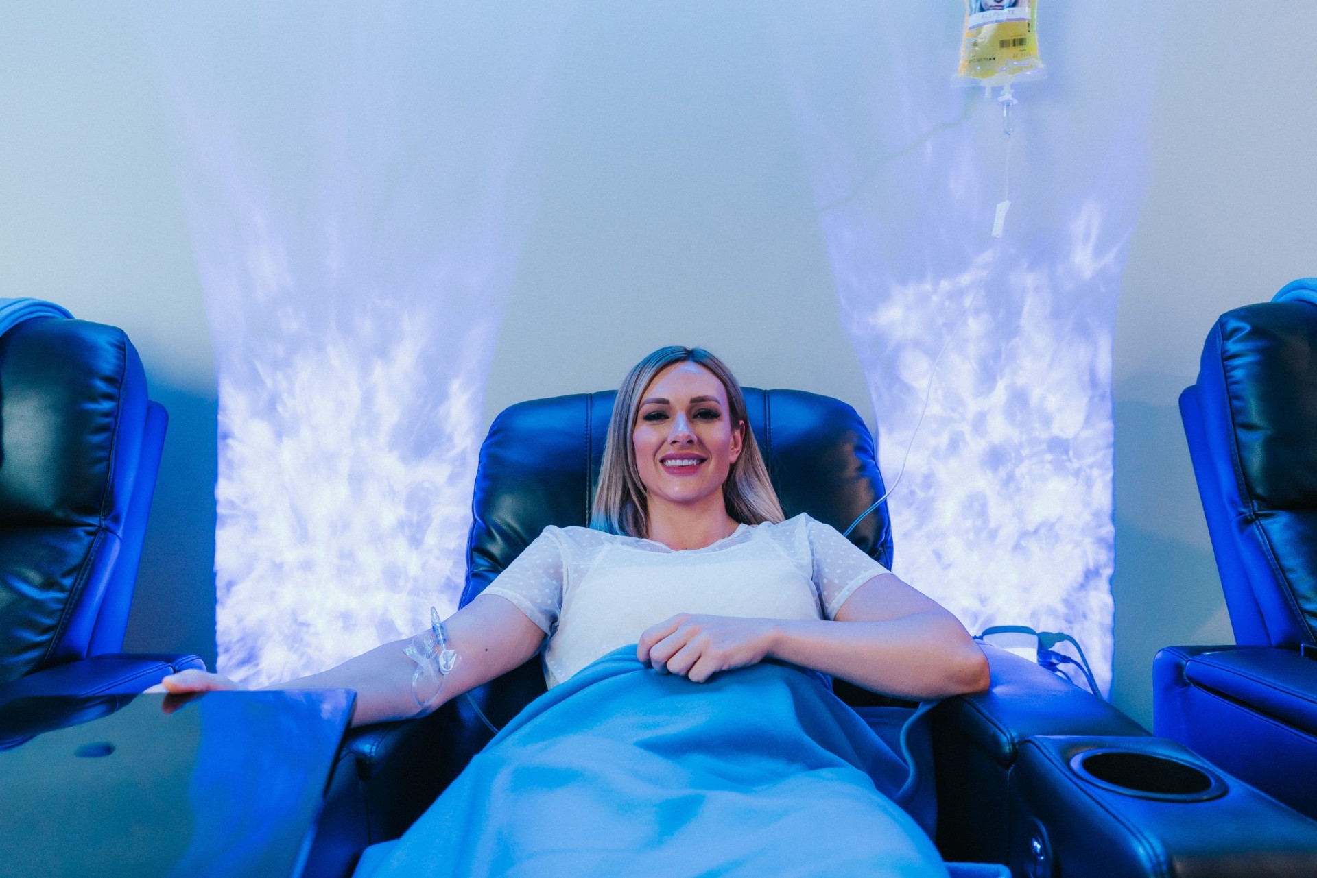 iCRYO SouthPark guest relaxing during an IV drip