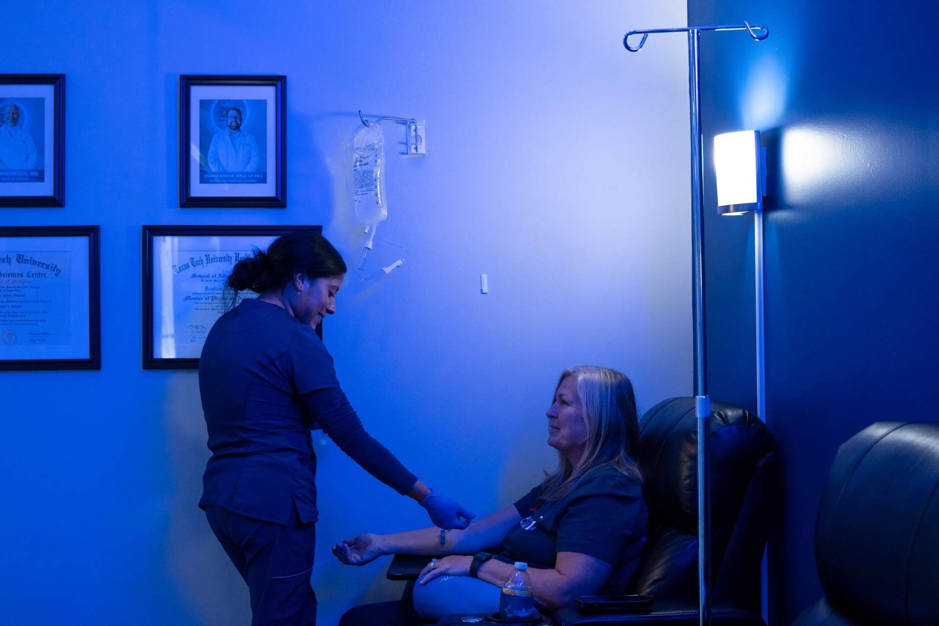 iCRYO SouthPark guest receiving NAD+ therapy with RN supervision
