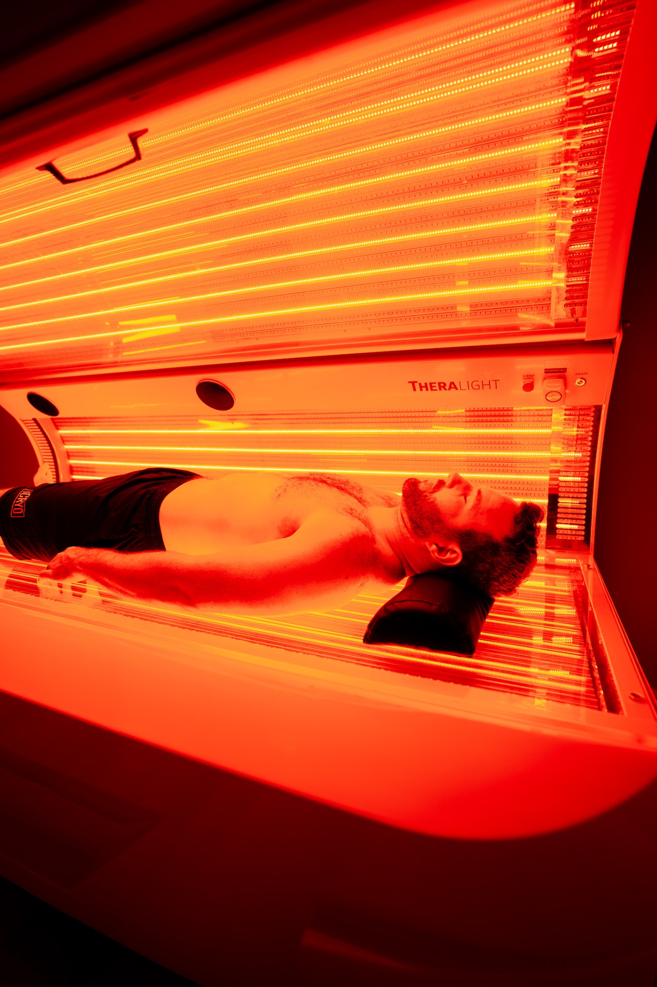 Red light therapy bed at iCRYO SouthPark